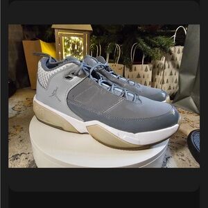 Nike Men's Gray and White Sneakers